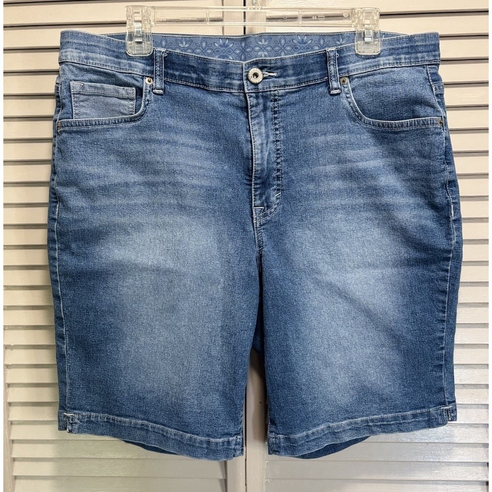 Faded Glory Bermuda Denim Jean Shorts Light Wash Size 18W Mid Rise Zip Pockets